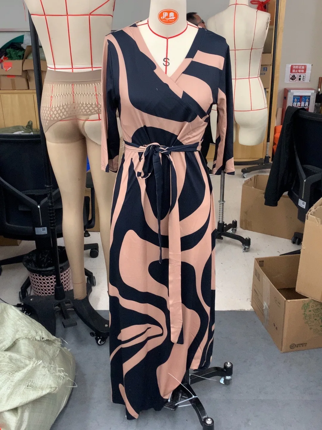 2024 autumn trendy women's printed casual v neck maxi dress elegant lace up natural washable eco friendly long elegant dress 2024 autumn trendy women's printed casual v neck maxi dress elegant lace up natural washable eco friendly long elegant dress